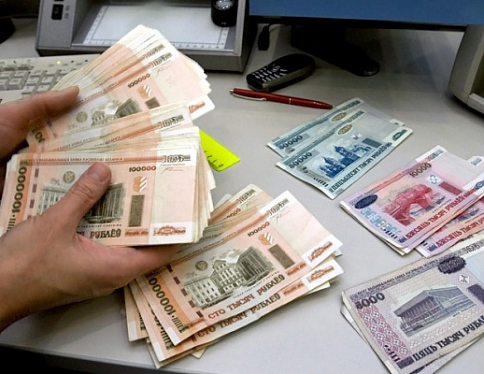 В мае номинальная начисленная средняя зарплата белорусских работников составила 7 миллионов 183 тысячи рублей