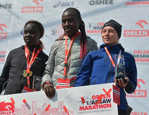 Нина Савина завоевала бронзу Варшавского марафона
