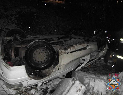 В Мозыре спасатели деблокировали зажатую в перевернувшейся машине женщину