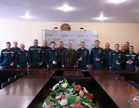 Работники областного управления МЧС Указом Президента награждены медалями