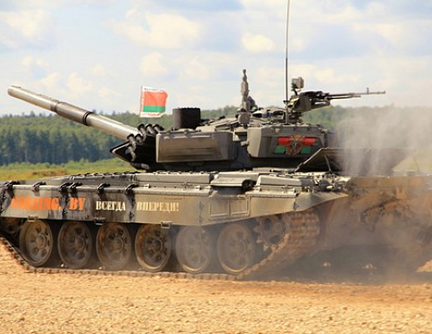 Белорусские военные вышли в финал танкового биатлона 