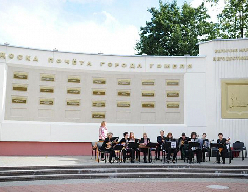 3 июля в Гомеле возле Доски Почета на улице Советской стартовала концертная программа «Беларусь – радость жизни звучанье»