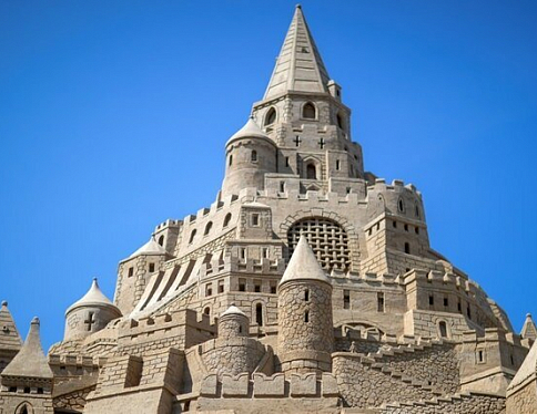 Рекорд! Построен самый высокий в мире замок из песка