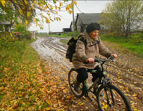 Десять соцработников Житковичского района получили новые велосипеды