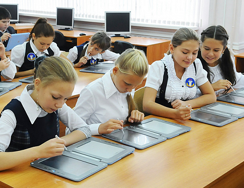 Почти 1,5 тыс. школ до конца года станут «Электронными»