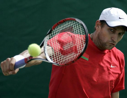 Максим Мирный и испанец Фелисиано Лопес вышли в четвертьфинал парного разряда на теннисном турнире в Мадриде
