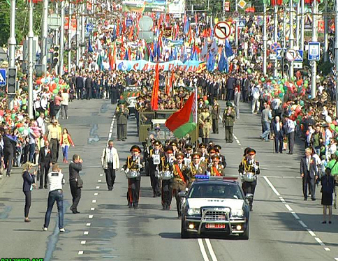 Более 8 тысяч человек приняли участие в праздничном шествии в Гомеле
