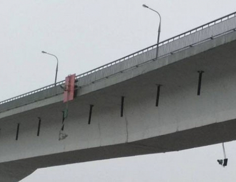 На мосту через Припять обнаружили повреждения