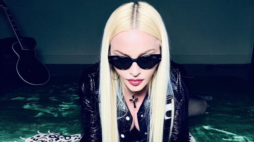 Моложе на 37 лет. Мадонна появилась на публике с новым бойфрендом