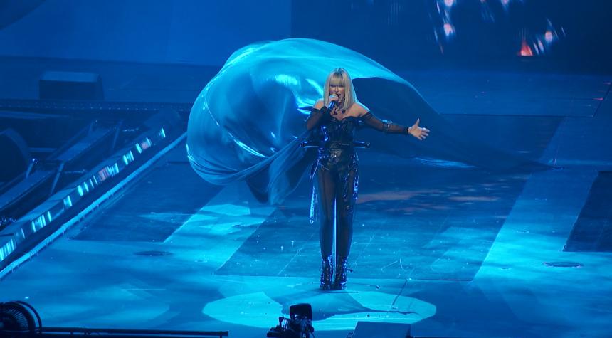 Ани Лорак победила боязнь высоты ради выступления 