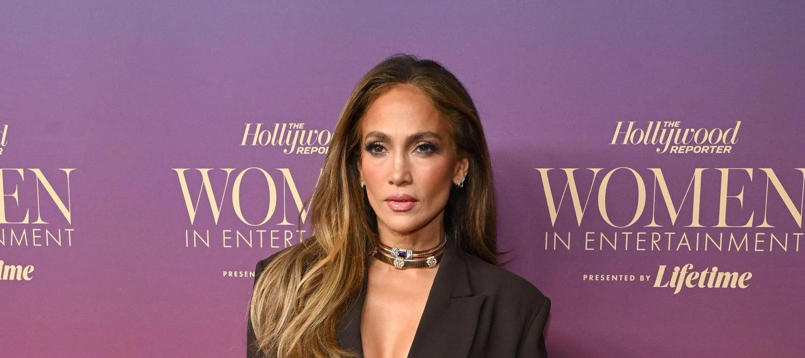 Дженнифер Лопес встретила Рождество в пижаме