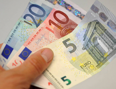 Шенген-визы для белорусов теперь по 35 евро