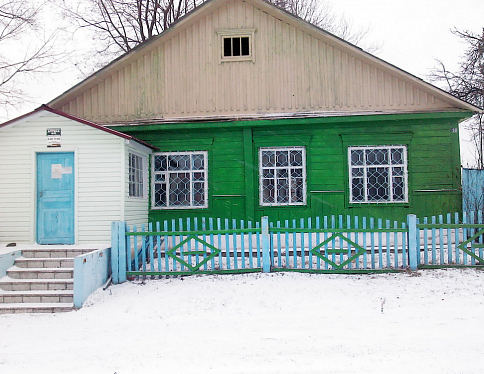 В деревне Светиловичи Ветковского района на продажу выставлено здание центральной районной аптеки