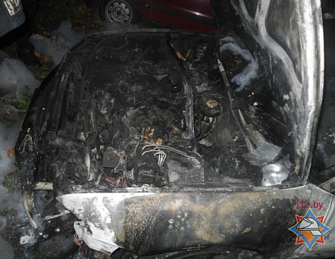 На одной из стоянок Гомеля минувшей ночью горели три автомобиля