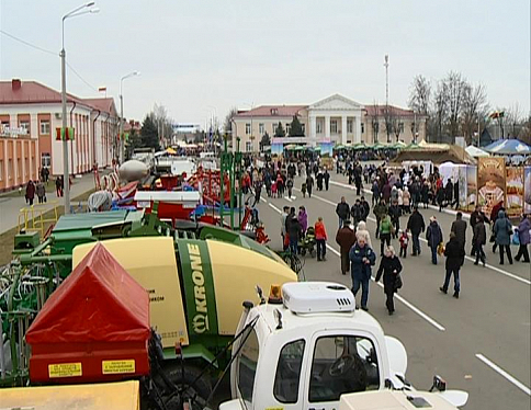 Сегодня в Буда-Кошелево прошли областные "Дожинки"