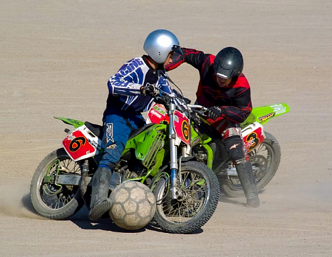 В Светлогорске стартовали соревнования по мотоболу