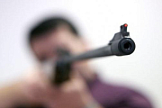 В Зябровке мужчина стрелял из пневматики по молодёжи