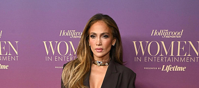 Дженнифер Лопес встретила Рождество в пижаме